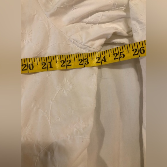 i.e. relaxed, vintage white eyelet blazer, beautiful & so easy to wear! 2X - Picture 5 of 16